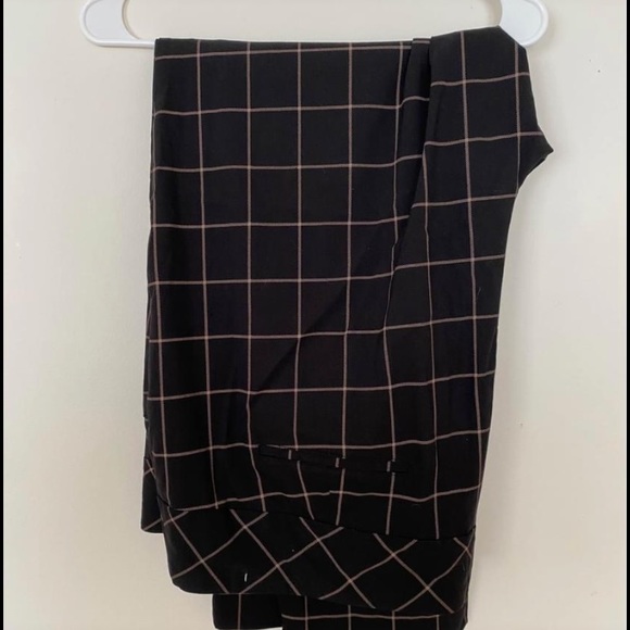 Women’s Pants - Picture 3 of 4